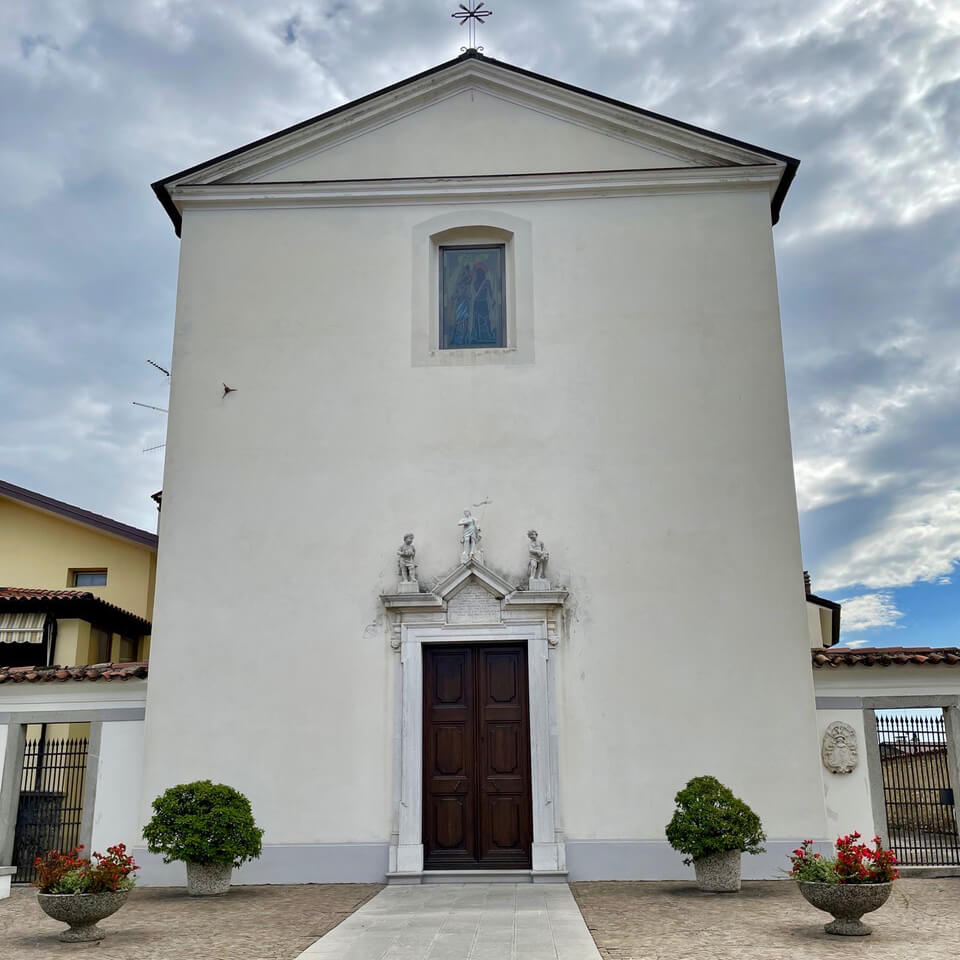 Chiesa di San Giovanni Battista, piazza Don Giuseppe Savoia, Lovaria di Pradamano (Ud)